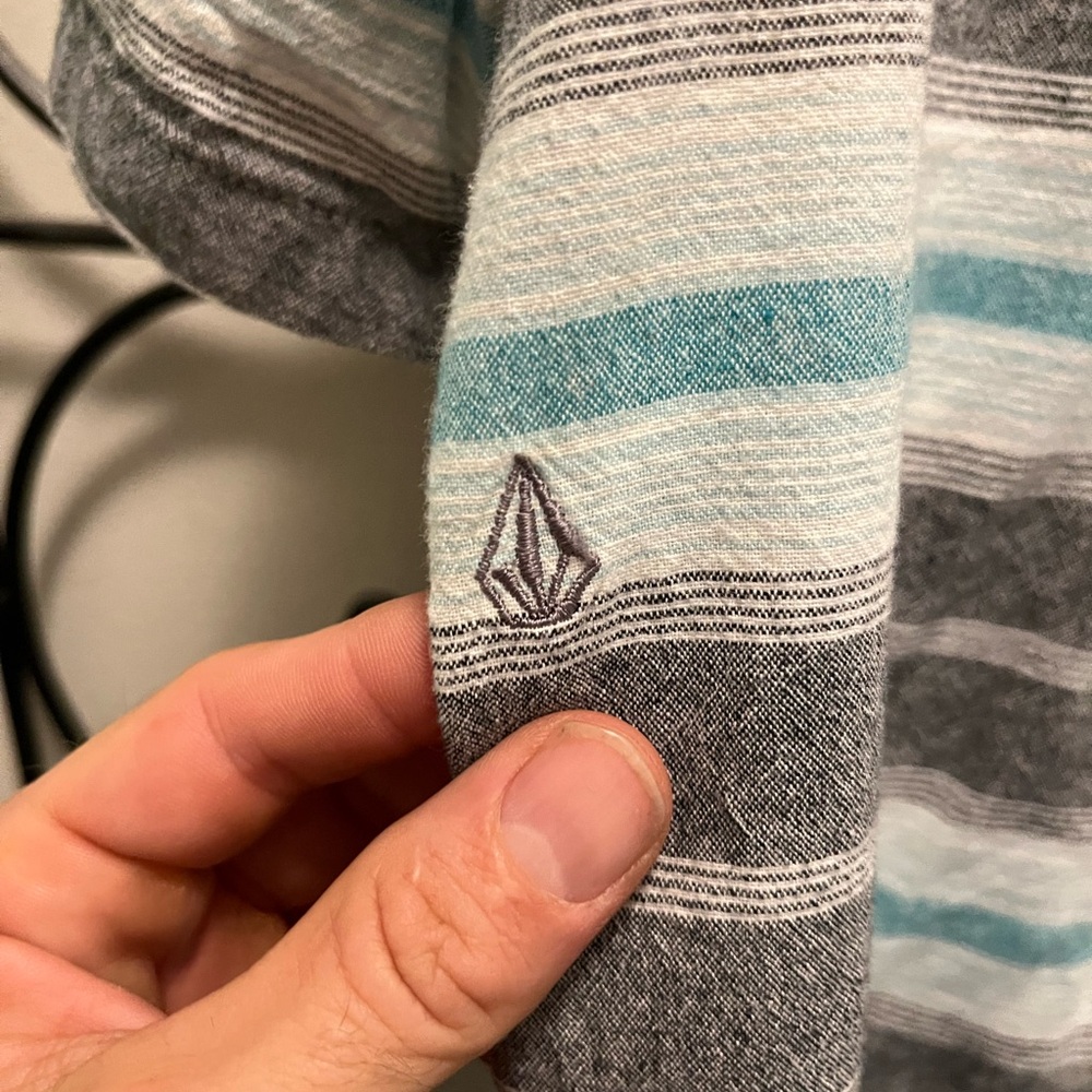 Volcom Button Down - Picture 3 of 4